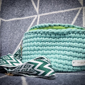 Világoszöld horgolt crossbody övtáska - táska & tok - övtáska - Meska.hu