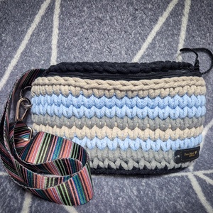 Horgolt crossbody övtáska, béléssel - táska & tok - övtáska - Meska.hu