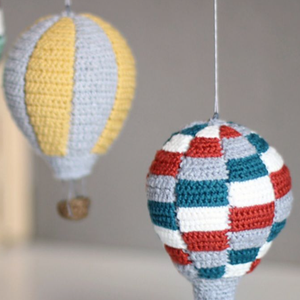 Horgolt hőlégballon -gyerekszoba dekoráció - Meska.hu