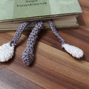 fehér zoknis szürke cicás horgolt könyvjelző - könyv & zene - könyvjelző - Meska.hu