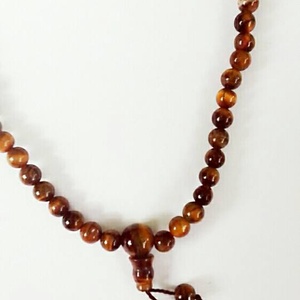 Mala, tigrisszem ásványgyöngyökből (4 mm) fűzve, 57 cm-es.  - Meska.hu