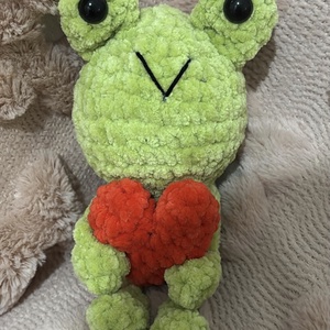 Horgolt szivecskés béka, Játék & Sport, Plüssállat & Játékfigura, Béka, Horgolás, MESKA