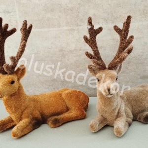 Szarvas, fekvő, barna, vörös színben, karácsonyi dekorációs figura, flokkolt, 14cm, Kellékek & szerszámok, Dekorációs kellékek, Egyéb kellékek, Virágkötés, Mindenmás, MESKA