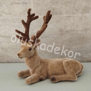 Szarvas, fekvő, barna, vörös színben, karácsonyi dekorációs figura, flokkolt, 14cm - kellékek & szerszámok - dekorációs kellékek - egyéb kellékek - Meska.hu