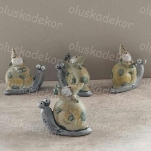 Manó csigán, kerámia tavaszi, nyári figura, 2 féle, 7 x 8 x 3cm, Kellékek & szerszámok, Dekorációs kellékek, Figurák, Virágkötés, MESKA