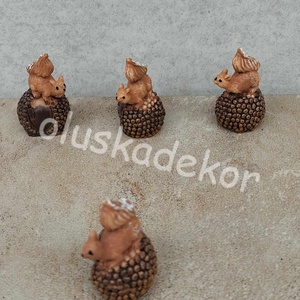 Mini mókus gesztenyén - Meska.hu