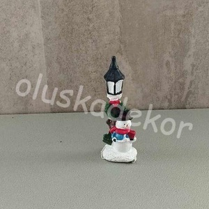 Téli falu, téli jelenet, hóember kandeláberrel - 9x4,5cm, Karácsony, Karácsonyi lakásdekoráció, Karácsonyi lakásdíszek, Virágkötés, MESKA