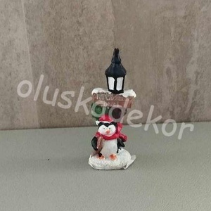 Téli falu, téli jelenet, pingvin kandeláberrel - 9x3cm, Karácsony, Karácsonyi lakásdekoráció, Karácsonyi lakásdíszek, Virágkötés, MESKA