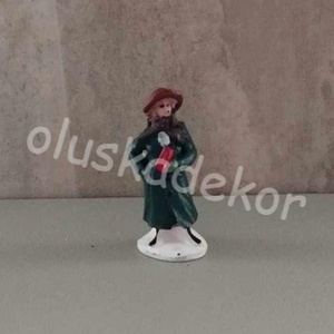 Téli falu, téli jelenet, zöldkabátos hölgy - 6x3cm, Karácsony, Karácsonyi lakásdekoráció, Karácsonyi lakásdíszek, Virágkötés, MESKA