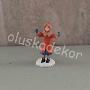 Téli falu, téli jelenet, kislány - 5x3cm, Karácsony, Karácsonyi lakásdekoráció, Karácsonyi lakásdíszek, Virágkötés, MESKA