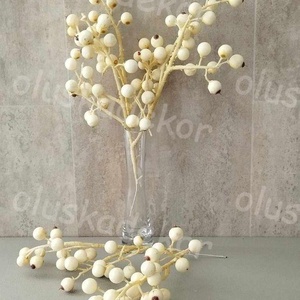 Bogyós ág, törtfehér színben, nyári, őszi, karácsonyi dekorációs mű növény, 30cm - Meska.hu