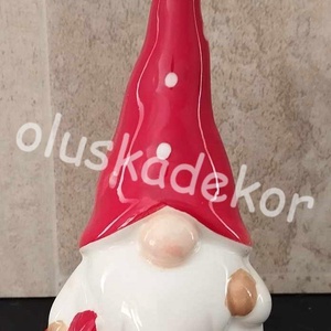 Manó, orrmanó, porcelán dekorációs figura, karácsonyi dekor termék, piros sapis, 11cm, Kellékek & szerszámok, Dekorációs kellékek, Egyéb kellékek, Mindenmás, Virágkötés, MESKA