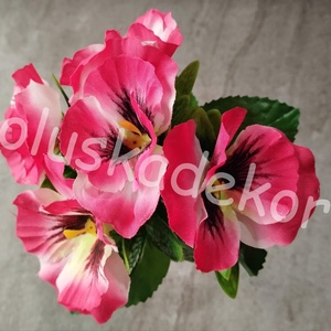 Árvácska, rózsaszín selyem dekorációs művirág, virágcsokor levelekkel, 24cm - Meska.hu