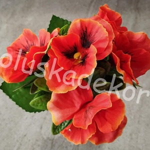 Árvácska, narancs selyem dekorációs művirág, virágcsokor levelekkel, 24cm - Meska.hu