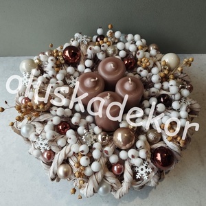 Beige, bézs, arany, barna, fehér adventi koszorú, 30cm, Karácsony, Karácsonyi lakásdekoráció, Ünnepi asztaldekoráció, Virágkötés, MESKA