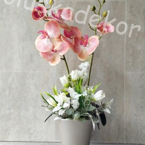 Orchidea, hóvirág, gyöngyvirág, barack/cirmos, fehér, gumi és selyemcsokor kerámia kaspóban, 49cm, Otthon & Életmód, Dekoráció, Asztal és polc dekoráció, Asztaldísz, Virágkötés, MESKA