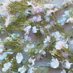 Virágos díszítőág levelekkel, dekorációs műnövény, rózsaszín, fehér, kék színben, 8cm, Kellékek & szerszámok, Dekorációs kellékek, Egyéb kellékek, , MESKA