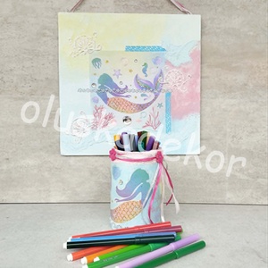 Gyerekszoba sellős falikép, dekoráció kislánynak tolltartóval, MILAN filctoll készlettel - Meska.hu