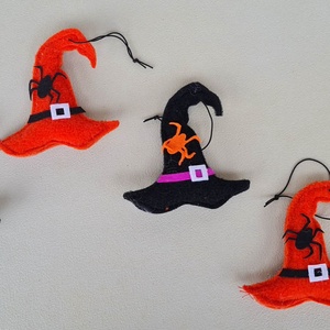 Textil, filc boszorkány, boszi kalap, akasztós, halloweeni, őszi, dekorációs, figura, 11x9cm, Kellékek & szerszámok, Dekorációs kellékek, Figurák, , MESKA