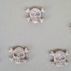 Halálfej, koponya, öntapadós, halloweeni, őszi, dekorációs, figura, 3,4x3cm - Meska.hu