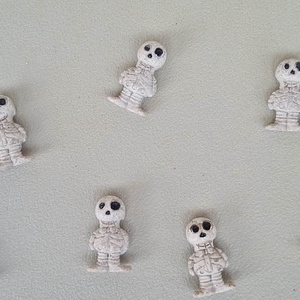 Múmia, öntapadós, halloweeni, őszi, dekorációs, figura, 3,4x1,9cm - Meska.hu