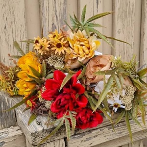 Dália - Ranunculus csokor, díszítő kis virágokkal, zöldekkel, dekorációs alapanyag, 43 cm, Kellékek & szerszámok, Dekorációs kellékek, Virágfej, Virágkötés, MESKA