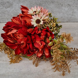 Dália csokor, díszítő kis virágokkal, zöldekkel, dekorációs alapanyag, 35 cm - kellékek & szerszámok - dekorációs kellékek - virágfej - Meska.hu