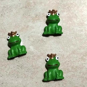 Béka, dagadt madár, tyúk, öntapadós dekorációs figura, 3,5 cm - Meska.hu