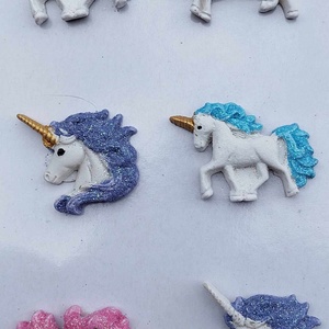 Unikornis, öntapadós, nyári, tavaszi dekorációs polirezin figura, 3 féle, 3cm - Meska.hu