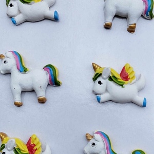 Szivárvány Unikornis, öntapadós, dekorációs polirezin figura, 2 féle, 3cm - Meska.hu