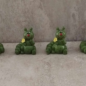 Kukac Bálint, tavaszi, nyári poly dekoráció, figura, 2,8 x 3,4cm - Meska.hu