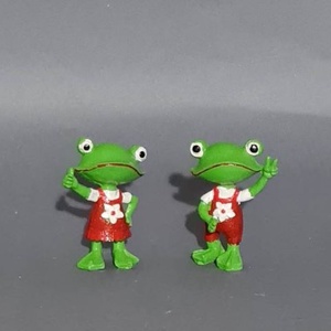 Béka srácok, nyári, tavaszi dekor figura, poly, 7 cm - Meska.hu