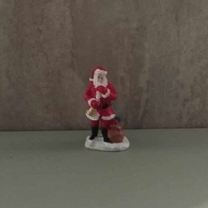 Téli falu, téli jelenet, télapó csengettyűvel , karácsonyi dekor figura, Kellékek & szerszámok, Dekorációs kellékek, Figurák, Virágkötés, MESKA