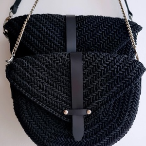 Horgolt crossbody, láncos pánttal, bőr kiegészítőkkel, Táska & Tok, Kézitáska & válltáska, Vállon átvethető táska, Horgolás, MESKA