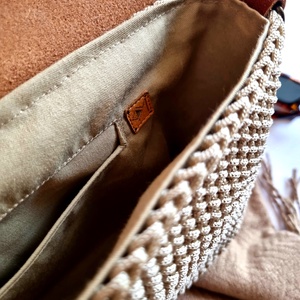 Horgolt crossbody, valódi bőr fedlappal és pánttal - táska & tok - kézitáska & válltáska - vállon átvethető táska - Meska.hu