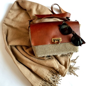 Horgolt crossbody, valódi bőr fedlappal és pánttal, Táska & Tok, Kézitáska & válltáska, Vállon átvethető táska, Horgolás, MESKA