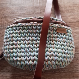 Horgolt övtáska - világos színes - táska & tok - övtáska - Meska.hu