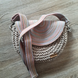 Horgolt, fedeles táska-homok színben  - táska & tok - kézitáska & válltáska - vállon átvethető táska - Meska.hu