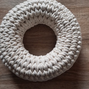 Horgolt koszorú 20 cm ekrü, enyhén csillogó  - Meska.hu