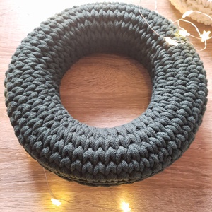 Horgolt koszorú 25 cm fenyőzöld színben  - otthon & életmód - dekoráció - virágdísz és tartó - koszorú - Meska.hu