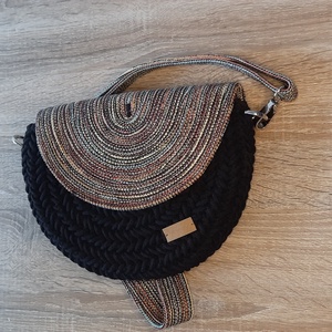 Horgolt, fedeles táska- fekete színben  - táska & tok - kézitáska & válltáska - vállon átvethető táska - Meska.hu