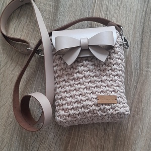 Horgolt masni fedeles kistáska  - táska & tok - kézitáska & válltáska - vállon átvethető táska - Meska.hu