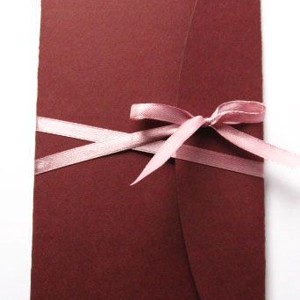 Elegáns esküvői meghívó szalaggal átkötve - Meska.hu