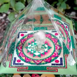 ORGONIT PIRAMIS - Sri Yantra-Zöld - otthon & életmód - dekoráció - spiritualitás - orgonit piramis - Meska.hu