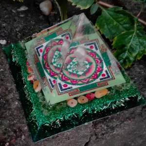 ORGONIT PIRAMIS - Sri Yantra-Zöld - otthon & életmód - dekoráció - spiritualitás - orgonit piramis - Meska.hu