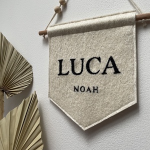 Keresztnévvel hímzett gyapjú banner  - baba - mama - babaszoba dekoráció - baba névtábla - Meska.hu