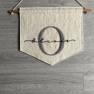Modern feliratos gyapjú banner , Baba - mama, Babaszoba dekoráció, Babanév dekoráció, Hímzés, Varrás, MESKA
