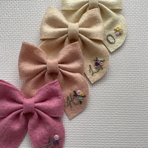 Gyapjú hajbamasni kezdőbetűvel - ruha & divat - hajdísz & hajcsat - hajcsat & hajtű - Meska.hu