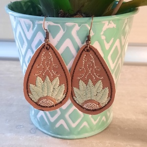 Nyári hímzett füli - ékszer - fülbevaló - lógó fülbevaló - Meska.hu