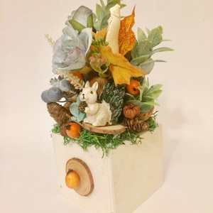 Fehér mókusos őszi asztaldísz áfonyával selyemvirágokkal termésekkel - otthon & lakás - dekoráció - asztal és polc dekoráció - asztaldísz - Meska.hu